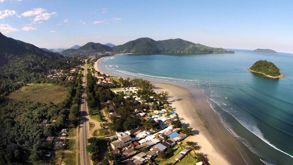 Vista aérea da costa de Ubatuba